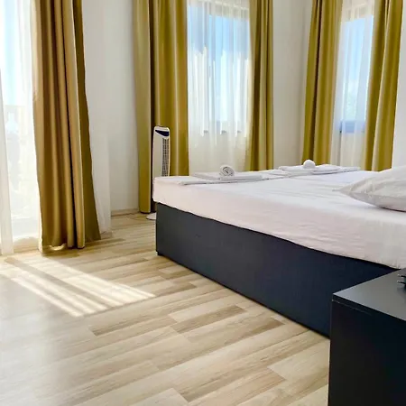 Majestic Pomorie Park *