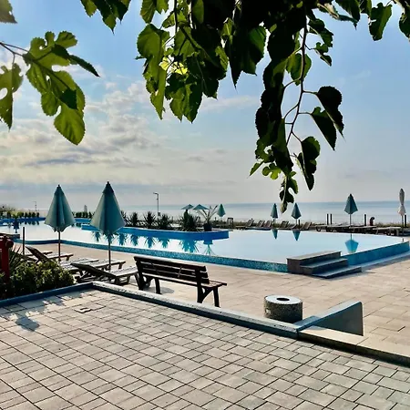 Majestic Pomorie Park *