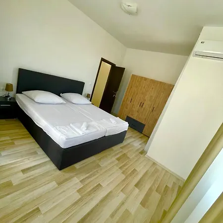 Majestic Pomorie Park *