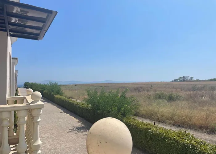 Majestic Pomorie Park Луксозна вила *