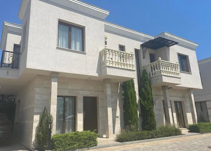 Луксозна вила Majestic Pomorie Park Сарафово