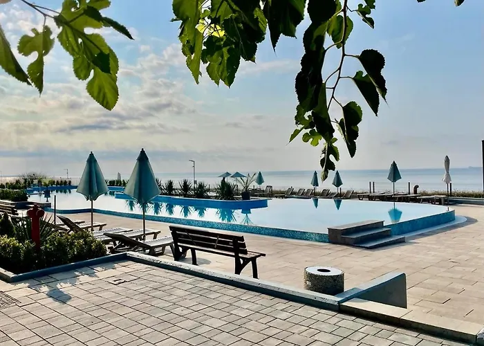 Majestic Pomorie Park *