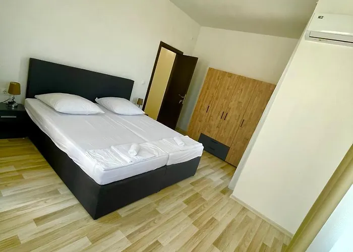 Majestic Pomorie Park *